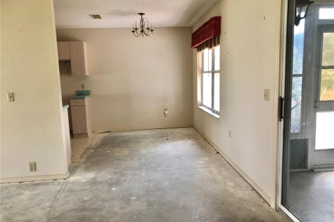 House in Lady Lake, Florida 2 bedrooms, 112.69 sq.m. № 1614158 - photo 7