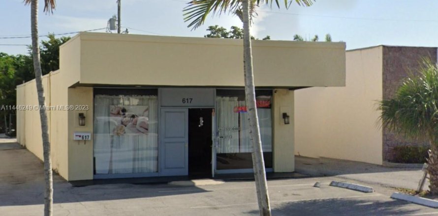 Propiedad comercial en North Palm Beach, Florida № 1937451
