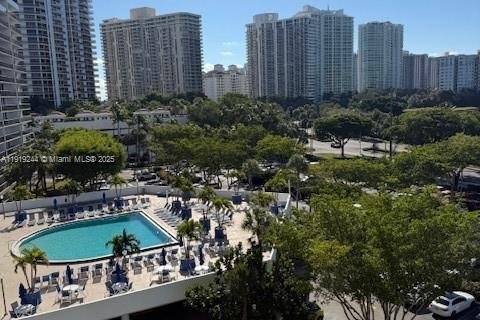 Condo in Aventura, Florida, 2 bedrooms № 2082676 - photo 2