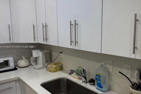 Condo in Aventura, Florida, 2 bedrooms № 2082676 - photo 10