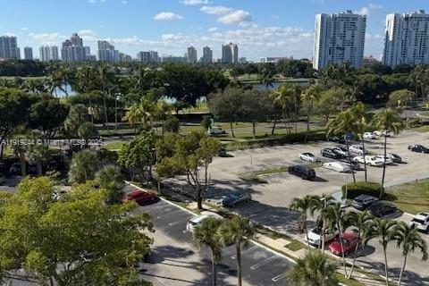Condo in Aventura, Florida, 2 bedrooms № 2082676 - photo 3
