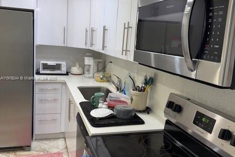 Condo in Aventura, Florida, 2 bedrooms № 2082676 - photo 12