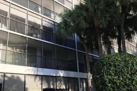 Condo in Aventura, Florida, 2 bedrooms № 2082676 - photo 5