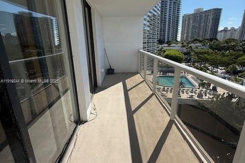 Condo in Aventura, Florida, 2 bedrooms № 2082676 - photo 4