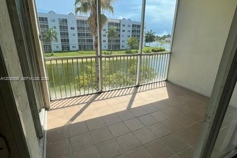 Copropriété à vendre à Doral, Floride: 2 chambres, 158.86 m2 № 2246508 - photo 3