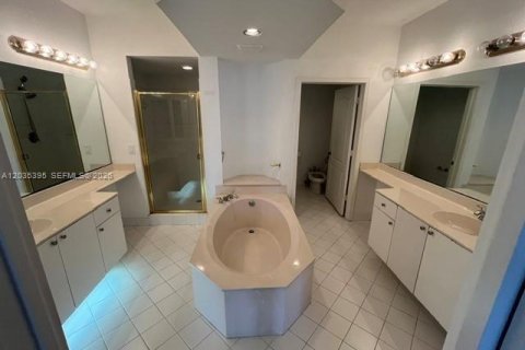 Copropriété à vendre à Doral, Floride: 2 chambres, 158.86 m2 № 2246508 - photo 16