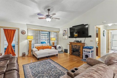Condo in Avon Park, Florida, 2 bedrooms  № 2095770 - photo 16
