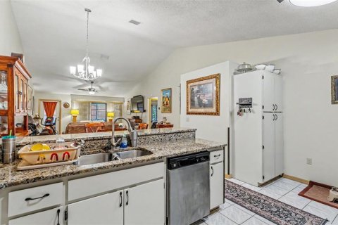 Condo in Avon Park, Florida, 2 bedrooms  № 2095770 - photo 25