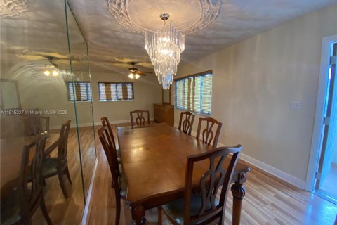 Снять в аренду виллу или дом в Флорида-Сити, Флорида 4 спальни, 139.45м2, № 1970735 - фото 6