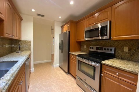 Снять в аренду виллу или дом в Флорида-Сити, Флорида 4 спальни, 139.45м2, № 1970735 - фото 8