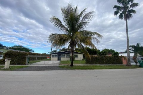 Снять в аренду виллу или дом в Флорида-Сити, Флорида 4 спальни, 139.45м2, № 1970735 - фото 4