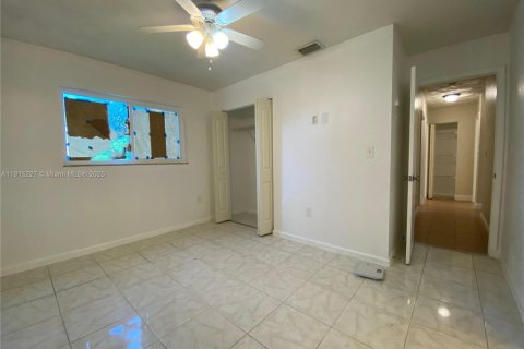 Снять в аренду виллу или дом в Флорида-Сити, Флорида 4 спальни, 139.45м2, № 1970735 - фото 13