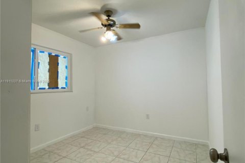 Снять в аренду виллу или дом в Флорида-Сити, Флорида 4 спальни, 139.45м2, № 1970735 - фото 10