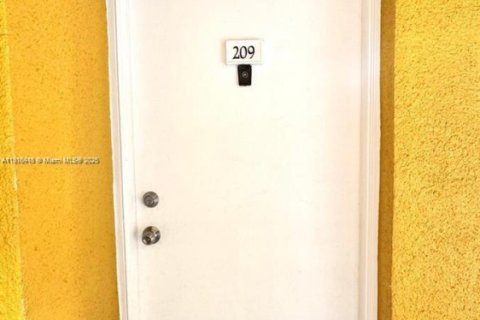 Снять в аренду кондоминиум в Майами, Флорида 2 спальни, 99.13м2, № 1971123 - фото 7