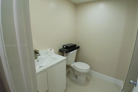 Снять в аренду кондоминиум в Майами, Флорида 2 спальни, 99.13м2, № 1971123 - фото 17