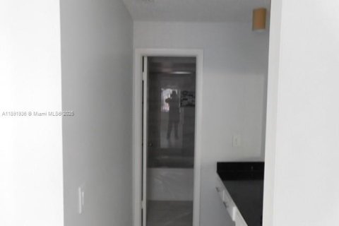 Снять в аренду виллу или дом в Хайалиа, Флорида 2 спальни, 86.58м2, № 1943930 - фото 14