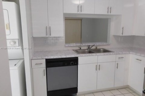 Снять в аренду виллу или дом в Хайалиа, Флорида 2 спальни, 86.58м2, № 1943930 - фото 8