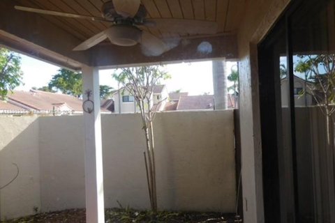 Снять в аренду виллу или дом в Хайалиа, Флорида 2 спальни, 86.58м2, № 1943930 - фото 23