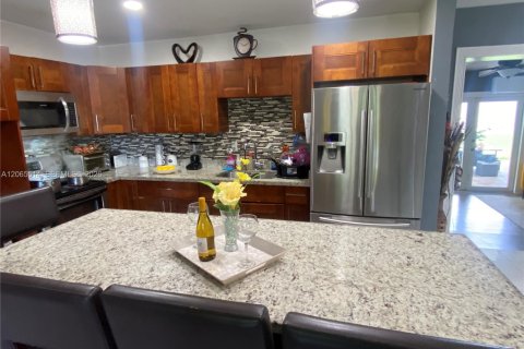 Villa ou maison à vendre à North Miami, Floride: 3 chambres, 119.1 m2 № 2278667 - photo 4