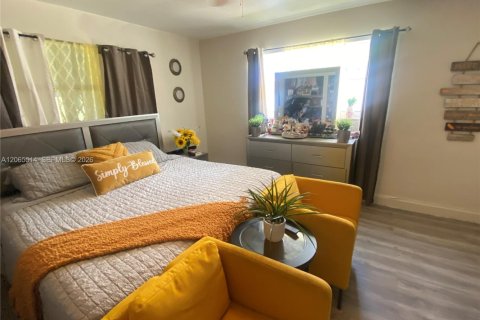 Villa ou maison à vendre à North Miami, Floride: 3 chambres, 119.1 m2 № 2278667 - photo 3