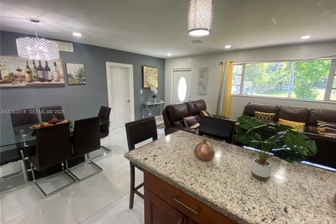 Villa ou maison à vendre à North Miami, Floride: 3 chambres, 119.1 m2 № 2278667 - photo 11