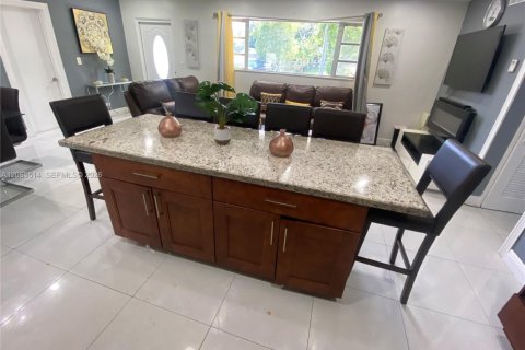 Villa ou maison à vendre à North Miami, Floride: 3 chambres, 119.1 m2 № 2278667 - photo 9