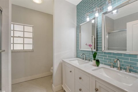 Casa en venta en Sarasota, Florida, 4 dormitorios, 306.76 m2 № 1885995 - foto 29