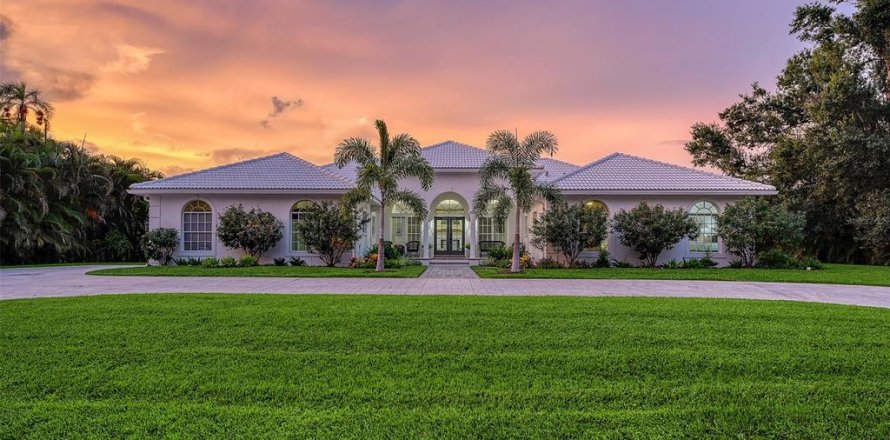 House in Sarasota, Florida 4 bedrooms, 306.76 sq.m. № 1885995