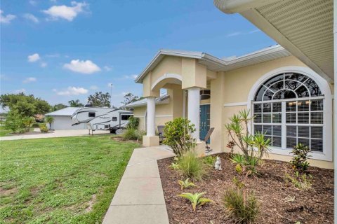 House in North Port, Florida 4 bedrooms, 218.13 sq.m. № 1795292 - photo 5