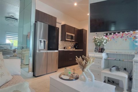 Apartamento en alquiler en Doral, Florida, 221.01 m2 № 1953680 - foto 5