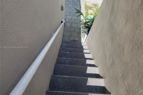 Apartamento en alquiler en Doral, Florida, 221.01 m2 № 1953680 - foto 3