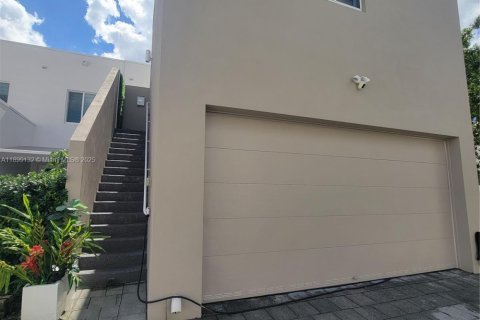 Apartamento en alquiler en Doral, Florida, 221.01 m2 № 1953680 - foto 1