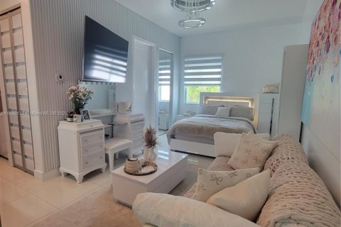 Apartamento en alquiler en Doral, Florida, 221.01 m2 № 1953680 - foto 12