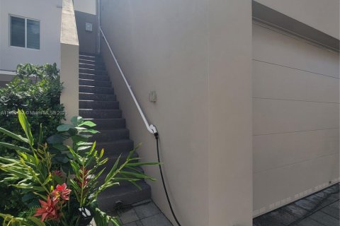 Apartamento en alquiler en Doral, Florida, 221.01 m2 № 1953680 - foto 2