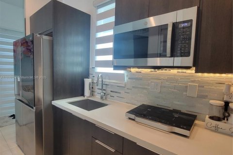Apartamento en alquiler en Doral, Florida, 221.01 m2 № 1953680 - foto 13