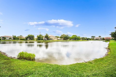 House in Lake Worth, Florida 5 bedrooms, 378.48 sq.m. № 2249443