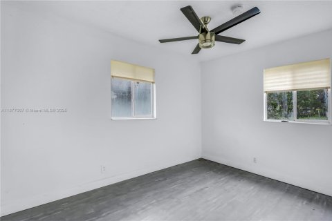 House in Pompano Beach, Florida 4 bedrooms, 95.88 sq.m. № 1932743 - photo 17