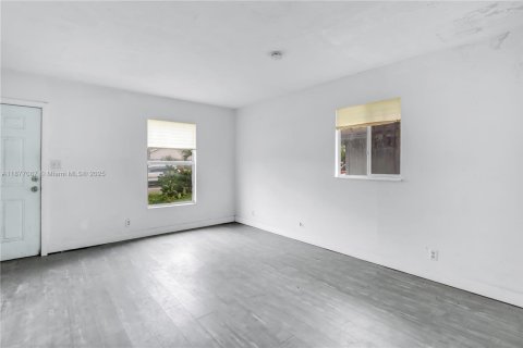 House in Pompano Beach, Florida 4 bedrooms, 95.88 sq.m. № 1932743 - photo 10