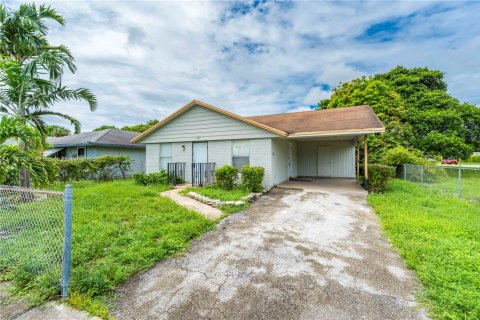 House in Pompano Beach, Florida 4 bedrooms, 95.88 sq.m. № 1932743 - photo 3