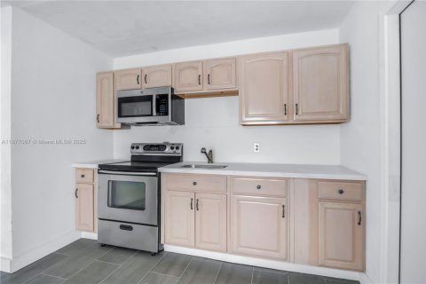 House in Pompano Beach, Florida 4 bedrooms, 95.88 sq.m. № 1932743 - photo 19