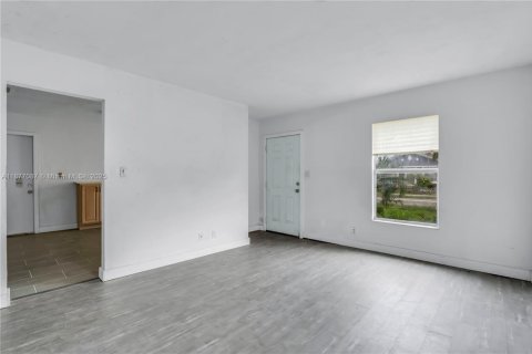 House in Pompano Beach, Florida 4 bedrooms, 95.88 sq.m. № 1932743 - photo 12