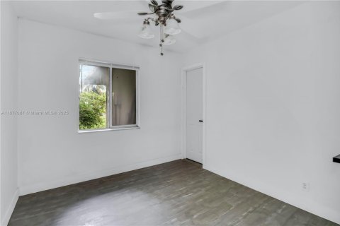 House in Pompano Beach, Florida 4 bedrooms, 95.88 sq.m. № 1932743 - photo 16