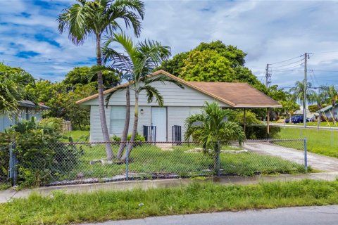 House in Pompano Beach, Florida 4 bedrooms, 95.88 sq.m. № 1932743 - photo 22