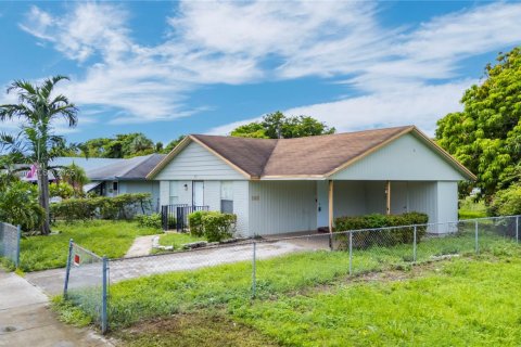 House in Pompano Beach, Florida 4 bedrooms, 95.88 sq.m. № 1932743 - photo 24