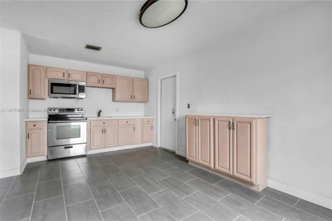 House in Pompano Beach, Florida 4 bedrooms, 95.88 sq.m. № 1932743 - photo 4