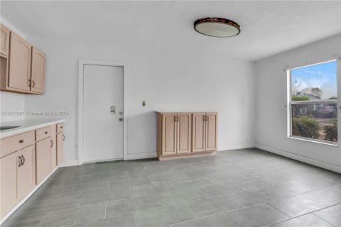 House in Pompano Beach, Florida 4 bedrooms, 95.88 sq.m. № 1932743 - photo 7