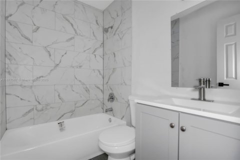 House in Pompano Beach, Florida 4 bedrooms, 95.88 sq.m. № 1932743 - photo 9