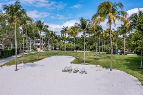 House in Coral Gables, Florida 6 bedrooms, 655.61 sq.m. № 1882021 - photo 28