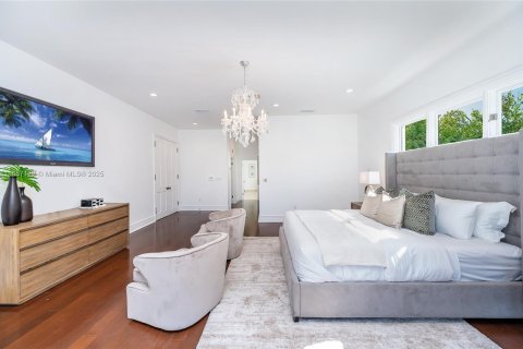 House in Coral Gables, Florida 6 bedrooms, 655.61 sq.m. № 1882021 - photo 18