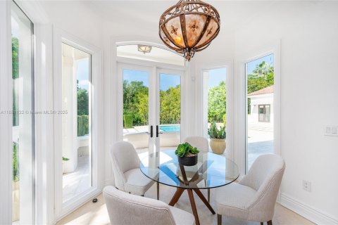 House in Coral Gables, Florida 6 bedrooms, 655.61 sq.m. № 1882021 - photo 10